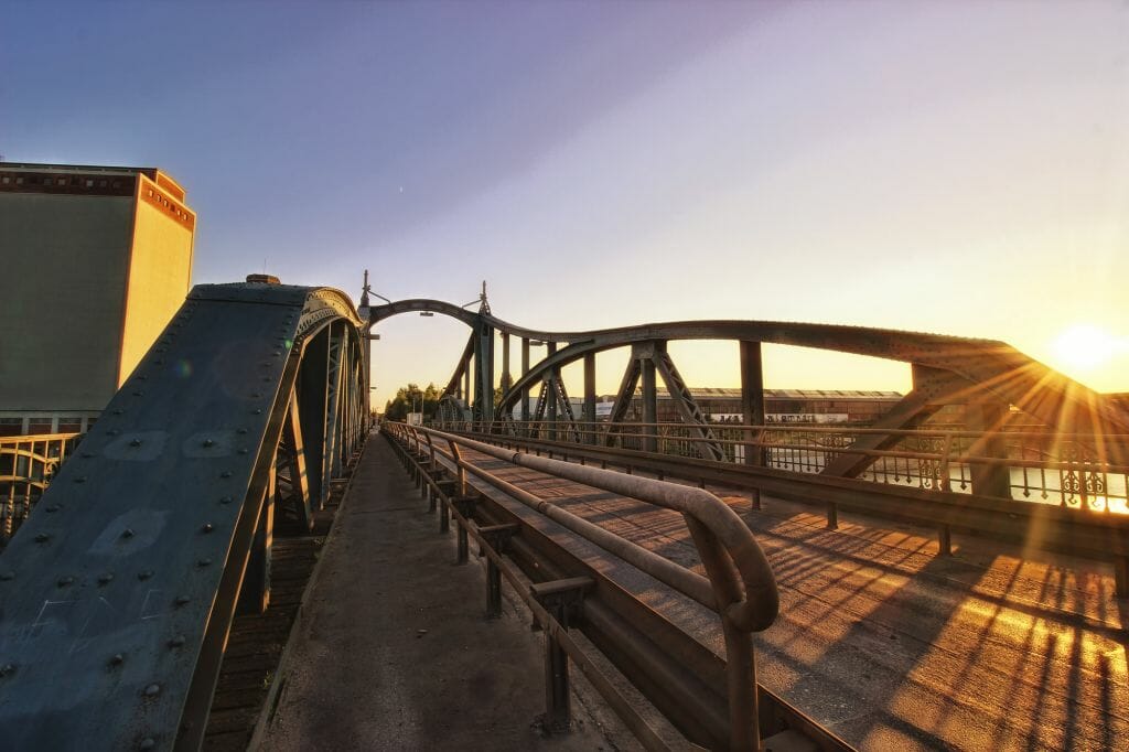 avgs-coaching-krefeld-bruecke AVGS Coaching Krefeld: Sonnenuntergang über der Drehbrücke