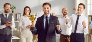 Anerkennung sichtbar machen: Warum Auszeichnungen Teams zu Höchstleistungen motivieren